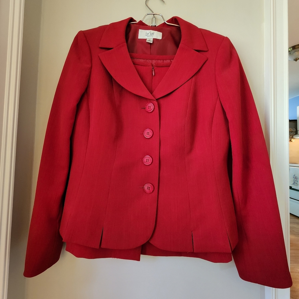 Le Suit petite size 8P, red, two piece